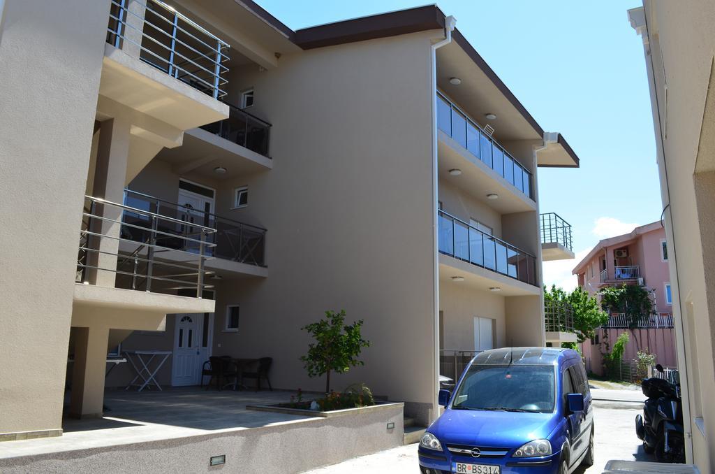 Apartments Md Lux 2 Сутоморе Екстериор снимка